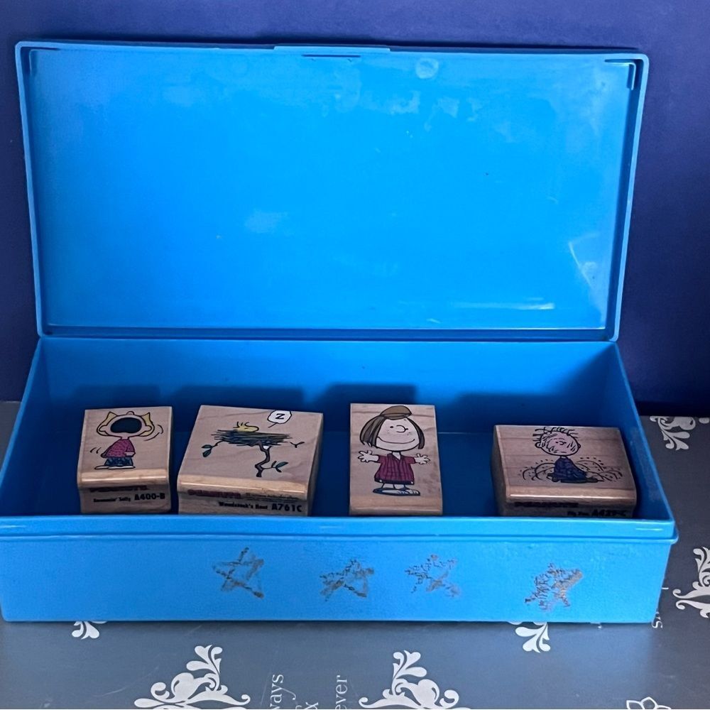 Peanuts Blue Pencil Box w/ 4 Peanuts Rubber Stamps vintage - Picture 8 of 8